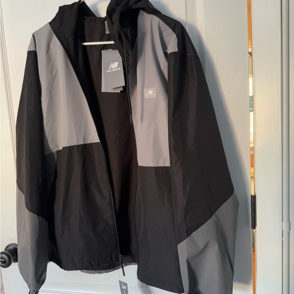 New Balance Black and Gray Windbreaker Jacket - Picture 3 of 9